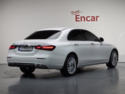 MERCEDES-BENZ E-CLASS - 3