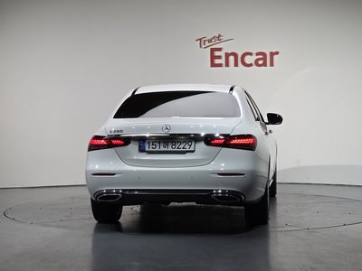 MERCEDES-BENZ E-CLASS - 4