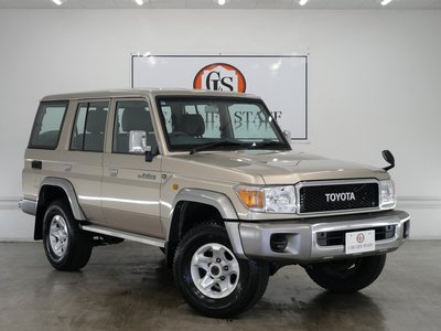 TOYOTA LAND CRUISER 70 - 1