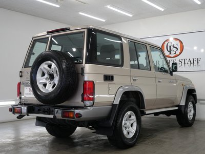 TOYOTA LAND CRUISER 70 - 5