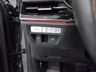 2023 Genesis G80 (RG3) thumbnail 15