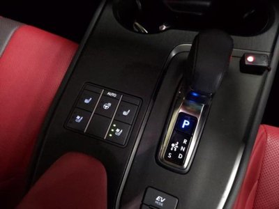 2025 Lexus UX 缩略图 16