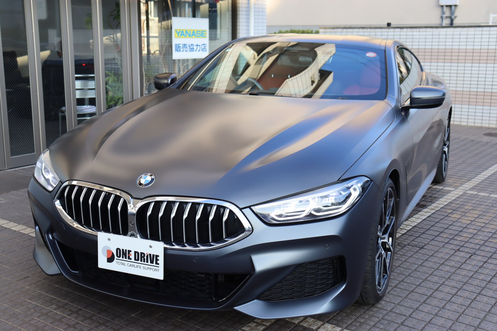 BMW 8 SERIES - View 1