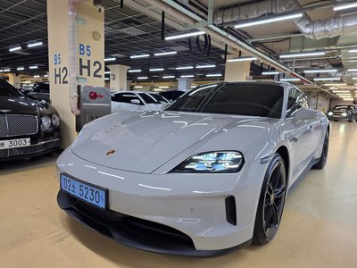 صورة مصغرة 11 لـ 2024 Porsche TAYCAN