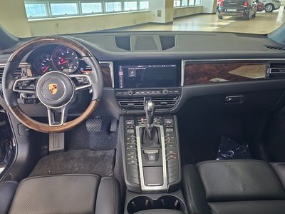 PORSCHE MACAN - 4