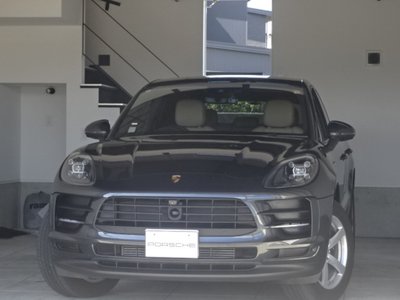 PORSCHE MACAN - 1