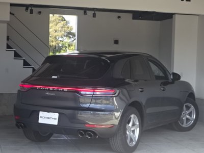 PORSCHE MACAN - 8