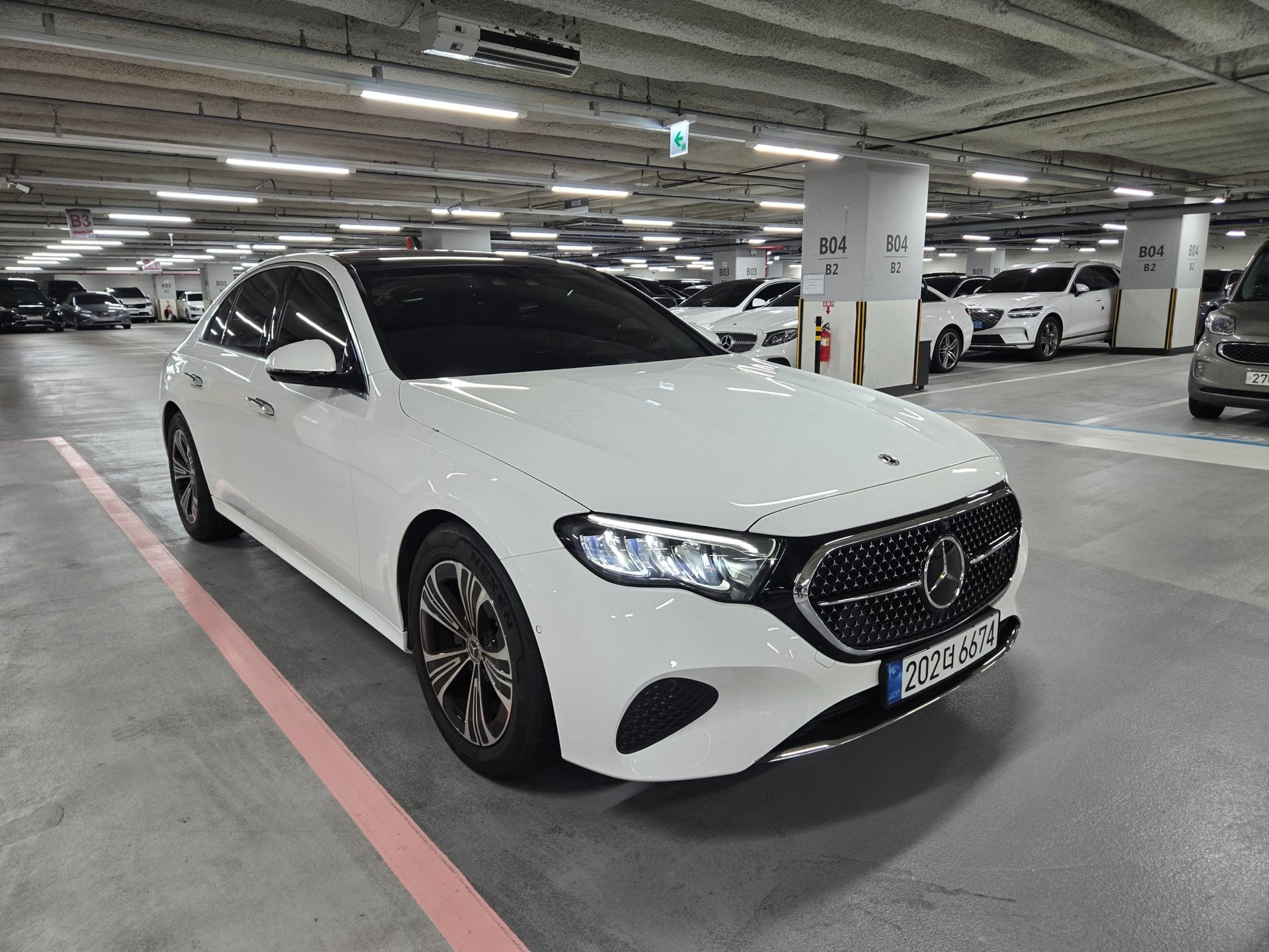 MERCEDES-BENZ E-CLASS - View 1