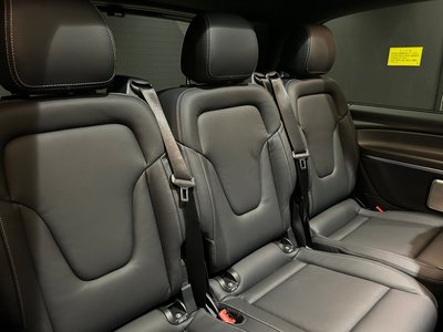 صورة 9 لـ 2024 Mercedes-BENZ V-CLASS