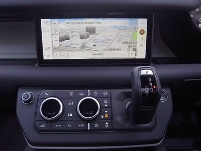 LAND ROVER DEFENDER - 10