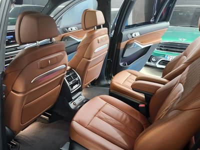 2026 BMW X7 thumbnail 11