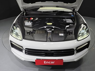 صورة 7 لـ 2022 Porsche CAYENNE