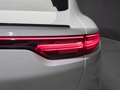 صورة 10 لـ 2022 Porsche CAYENNE