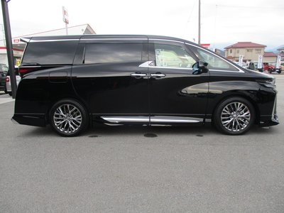2025 Toyota VELLFIRE — фото 3