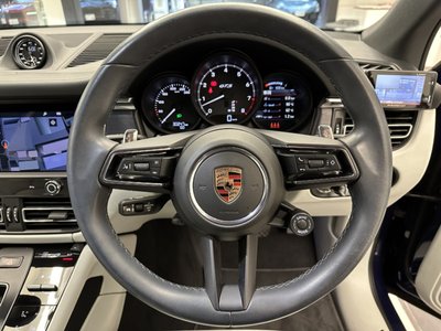PORSCHE MACAN - 9