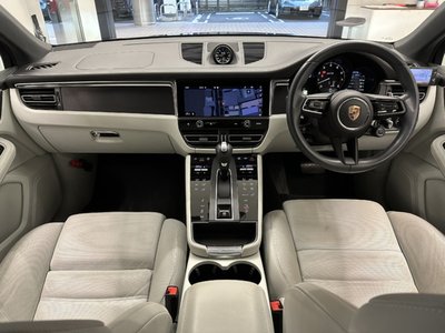 PORSCHE MACAN - 8