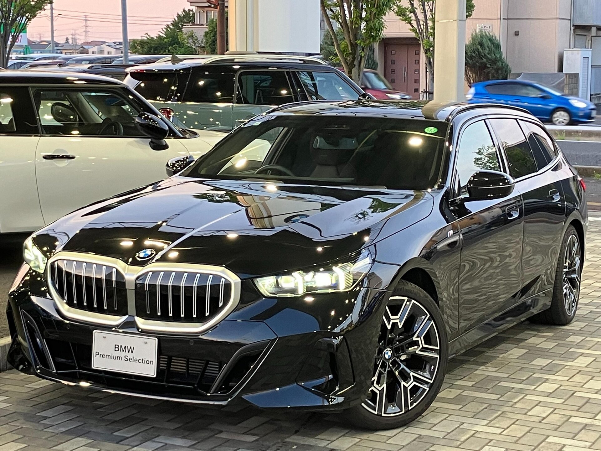 BMW 5 SERIES TOURING - View 1