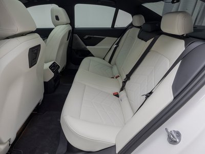 صورة مصغرة 11 لـ 2026 BMW 5 SERIES