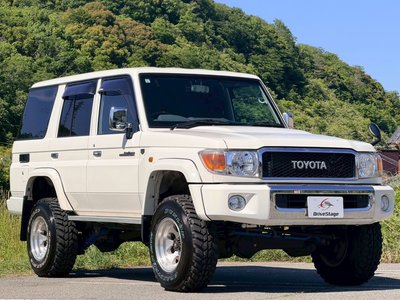 TOYOTA LAND CRUISER 70 - 7
