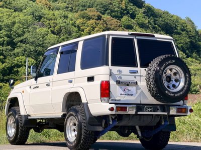 TOYOTA LAND CRUISER 70 - 8