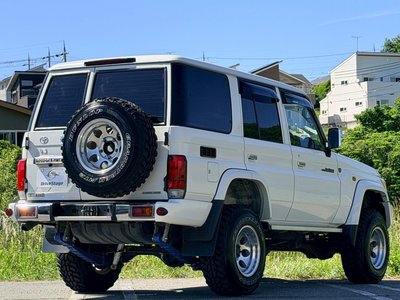 TOYOTA LAND CRUISER 70 - 10