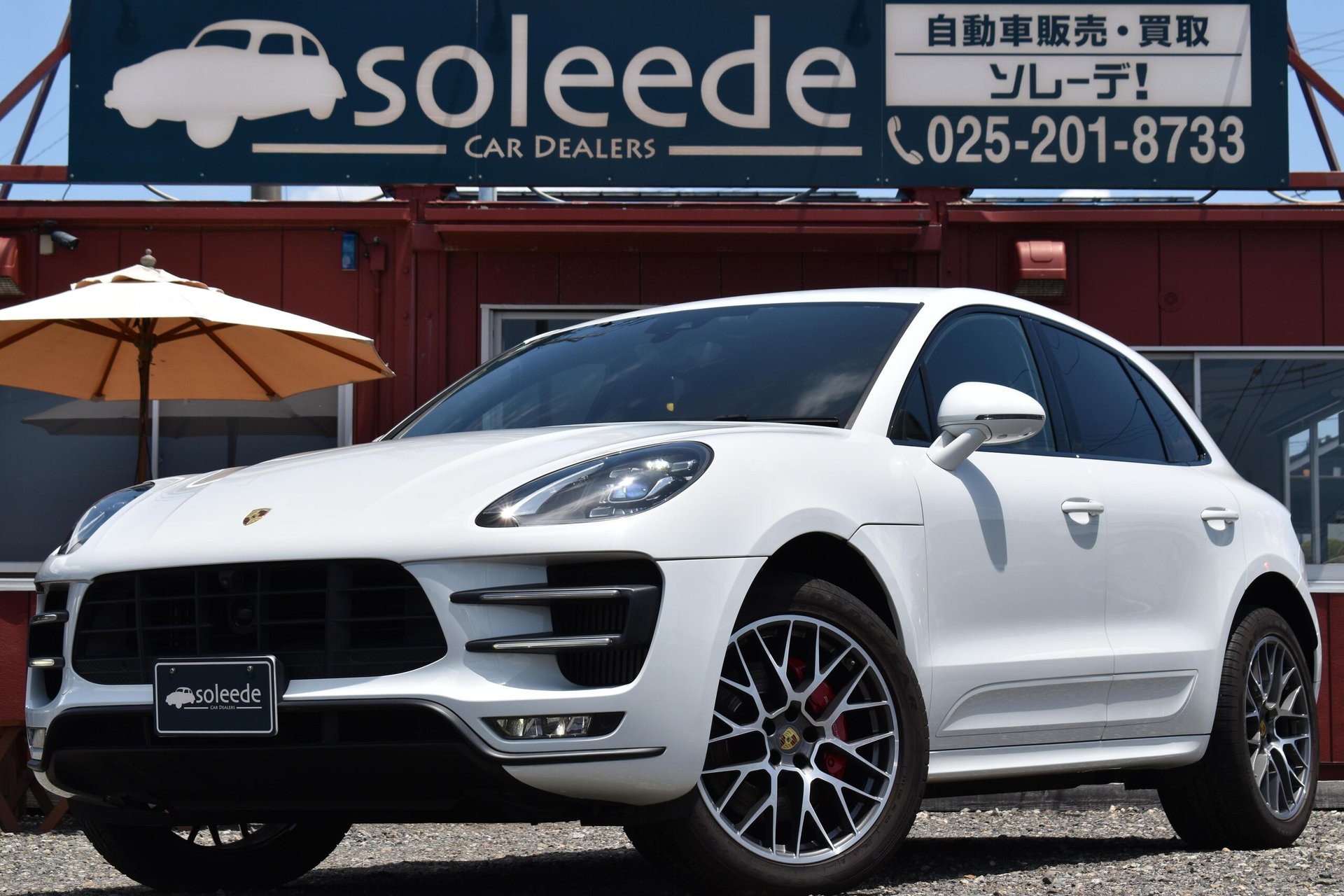 PORSCHE MACAN - View 1
