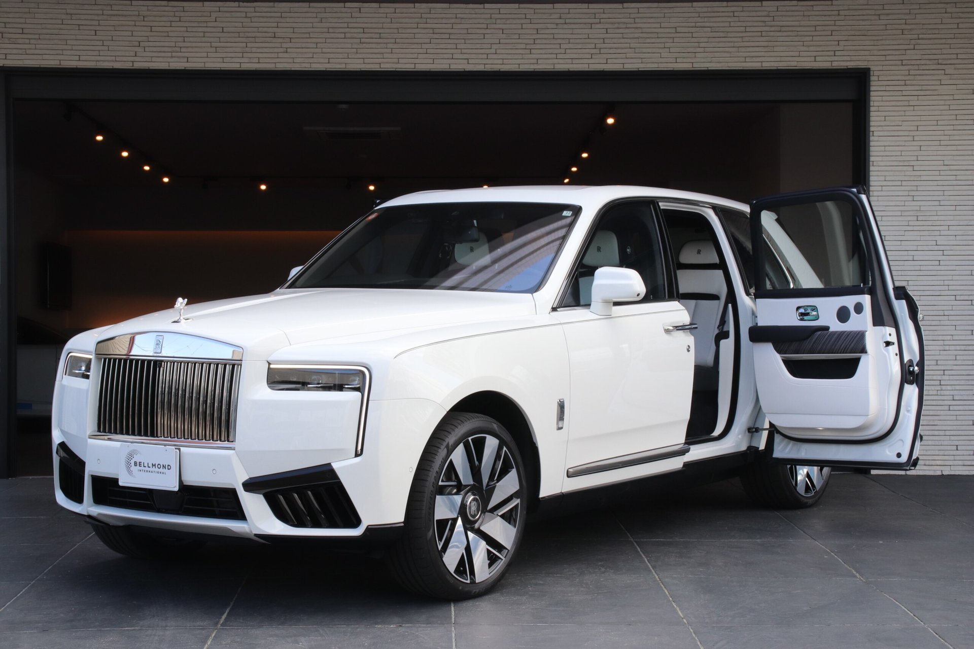 ROLLS ROYCE CULLINAN - View 1