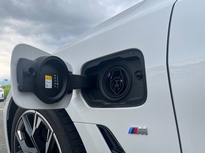 2024 BMW I4 — миниатюра 23