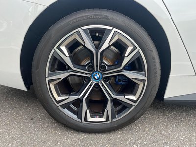 2024 BMW I4 — миниатюра 17