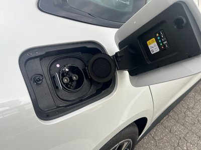 2024 BMW I4 — миниатюра 22