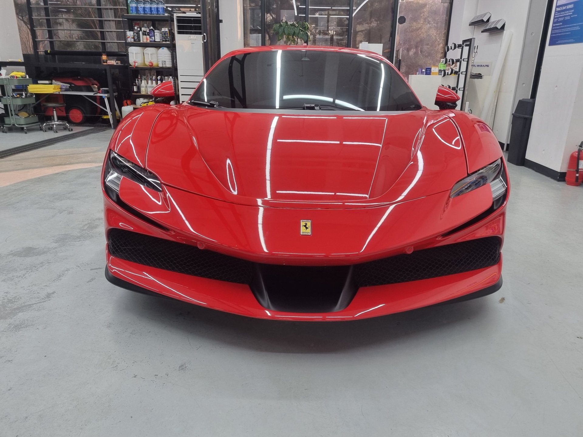 FERRARI SF90 STRADALE - View 1