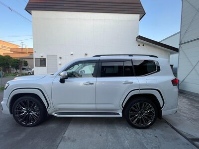 TOYOTA LAND CRUISER 300 - 8