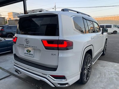 TOYOTA LAND CRUISER 300 - 9