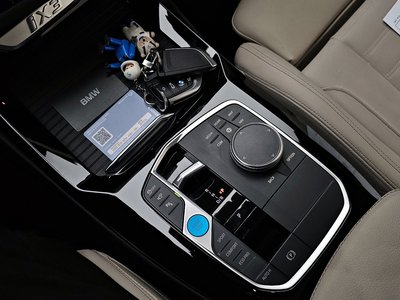BMW IX3 - 9