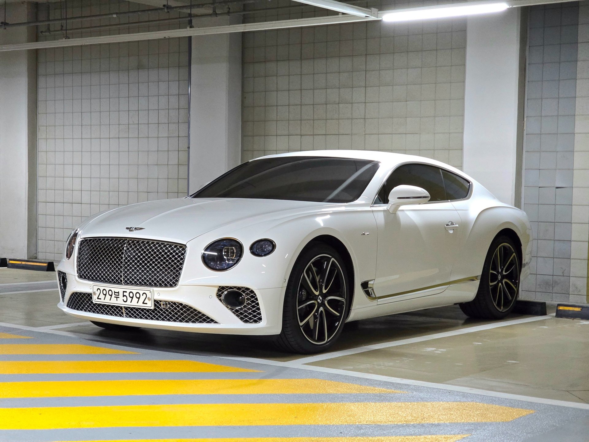 BENTLEY CONTINENTAL - View 1