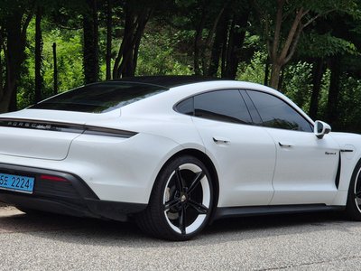 2021 Porsche TAYCAN 照片 4