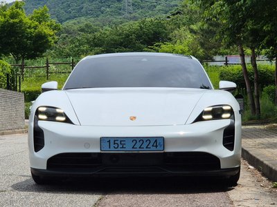 2021 Porsche TAYCAN 照片 2