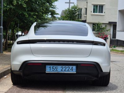 2021 Porsche TAYCAN 照片 3