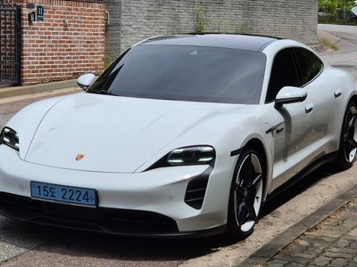 2021 Porsche TAYCAN 照片 1
