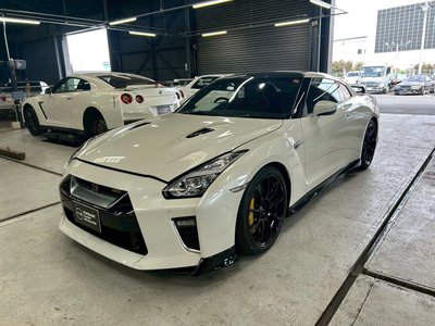 NISSAN GT-R - 1