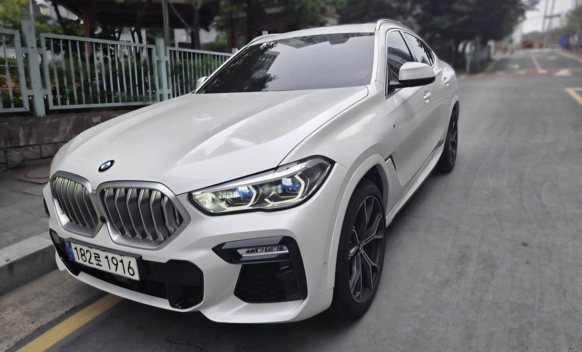 BMW X6 - View 1