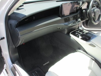 صورة 10 لـ 2023 Lexus LS