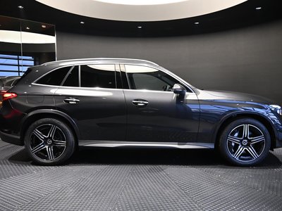 2025 Mercedes-BENZ GLC photo 4