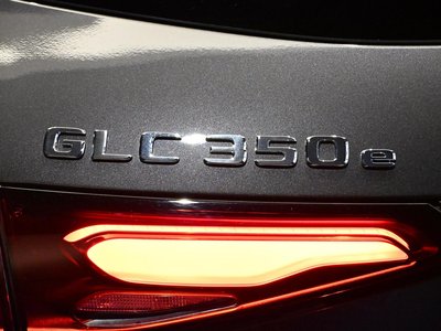 2025 Mercedes-BENZ GLC photo 8