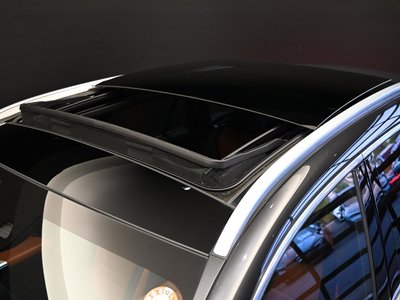 2025 Mercedes-BENZ GLC photo 9