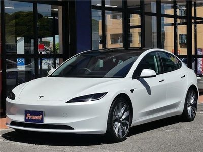 TESLA MODEL 3 - 1