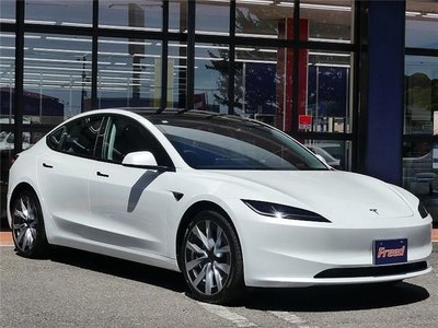 TESLA MODEL 3 - 5