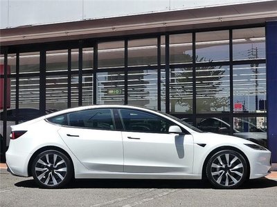 TESLA MODEL 3 - 7