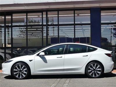 TESLA MODEL 3 - 8