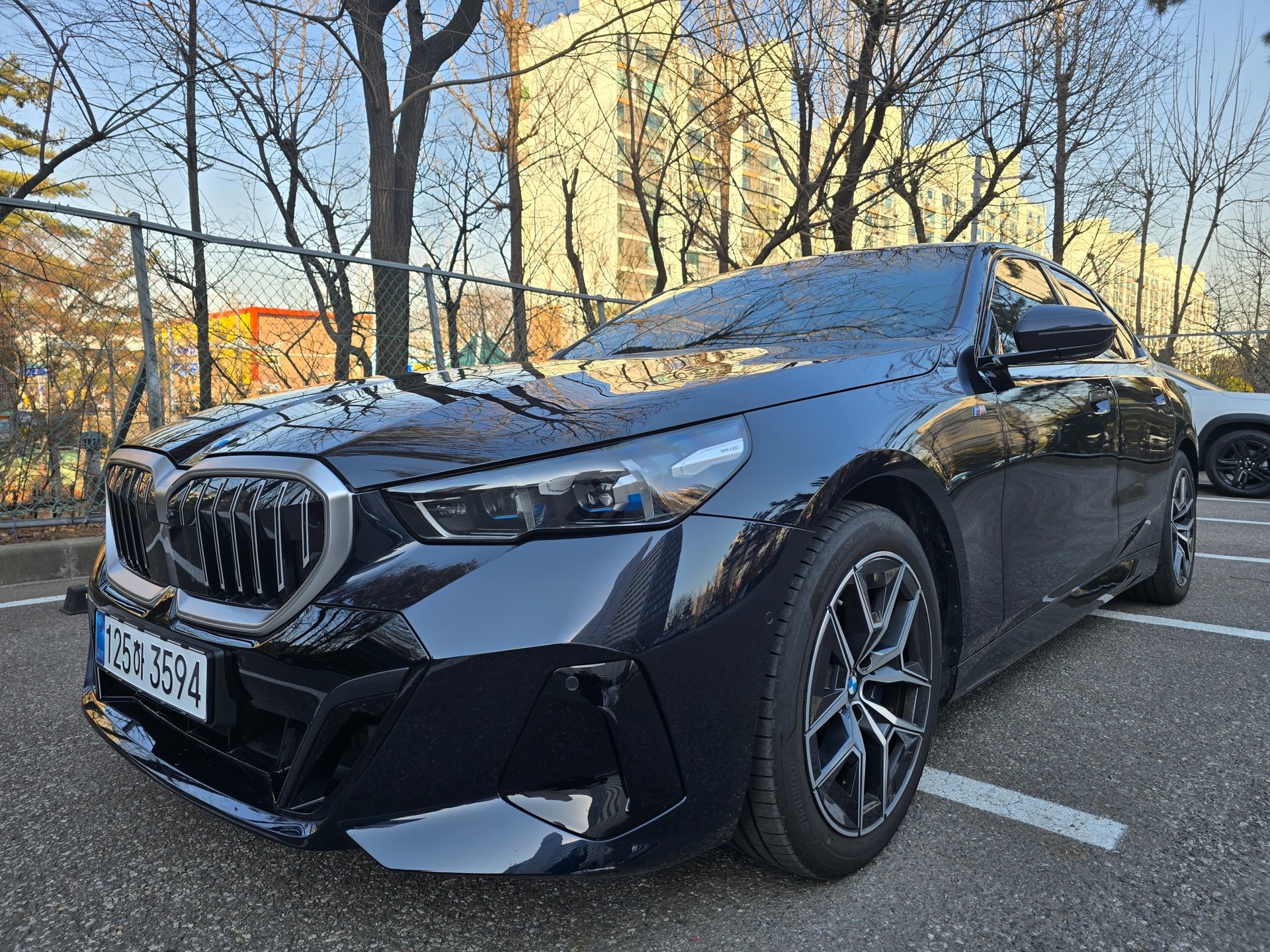 BMW 5 SERIES - View 1